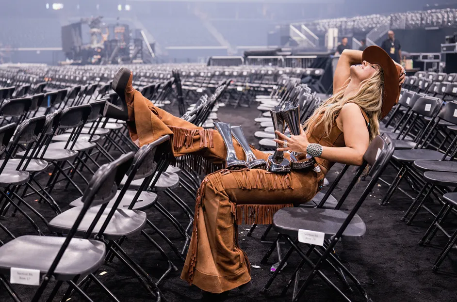 lainey-wilson-60th-acm-awards-show-2025-billboard-3-1548