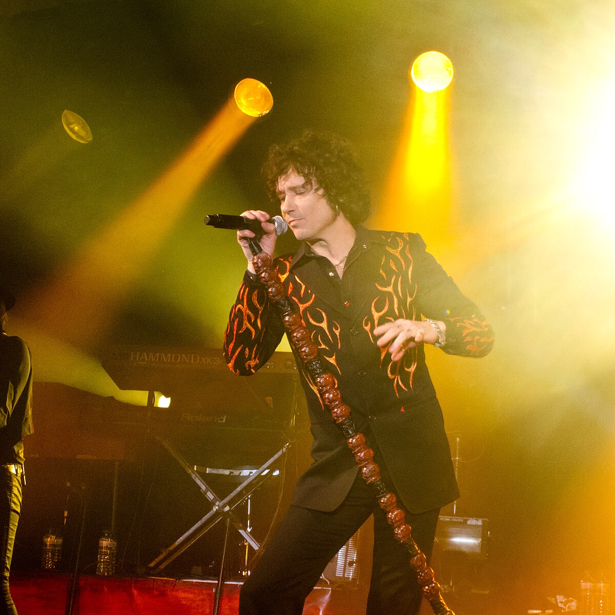 Enrique Bunbury on stage