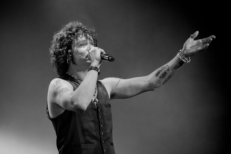 1200px-Enrique_Bunbury_2010