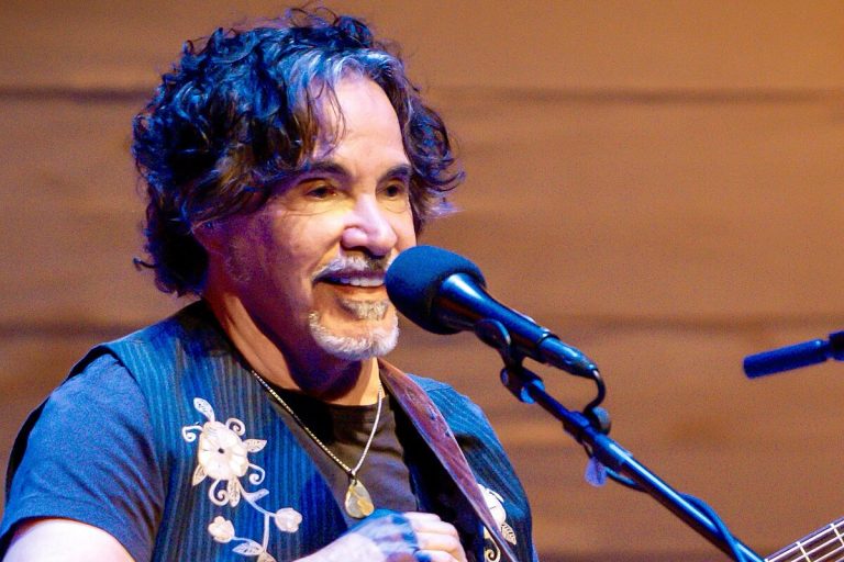 John Oates on stage in Arizona - May 2024