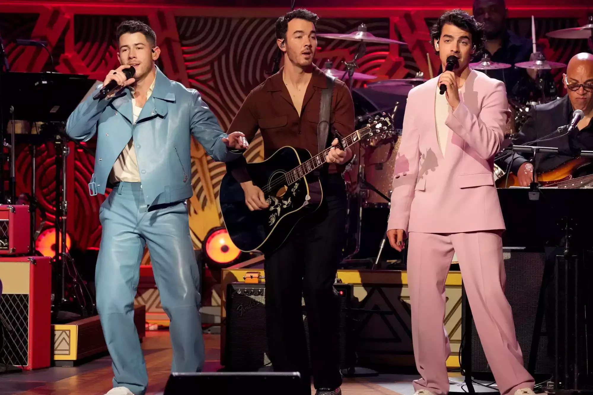 Jonas-Brothers-album-013123-04-2000-3a436fb7d6994df6ae652a1ca0bf41d3