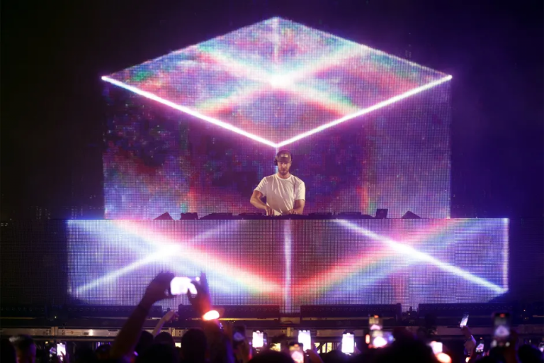 Calvin Harris performing