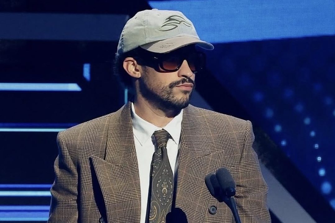 Bad_Bunny_en_los_Latin_Billboards_de_octubre_de_2025 (1)
