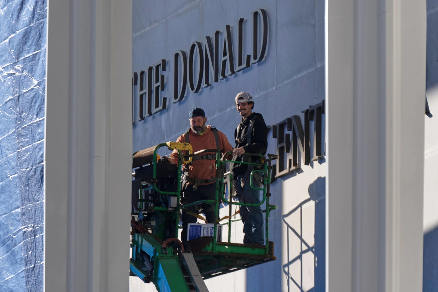 A New Era in Washington: The Kennedy Center Adds Trump’s Name to Its Facade