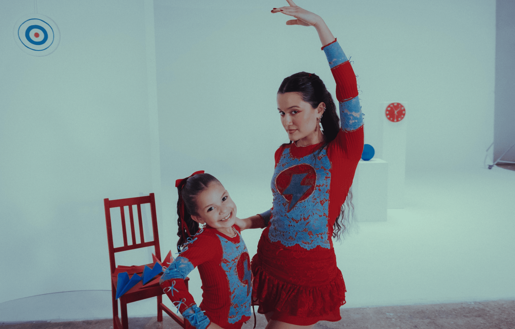 Sisterhood and Success: Latin Grammy Winner Joaquina Unveils “pelinegra”