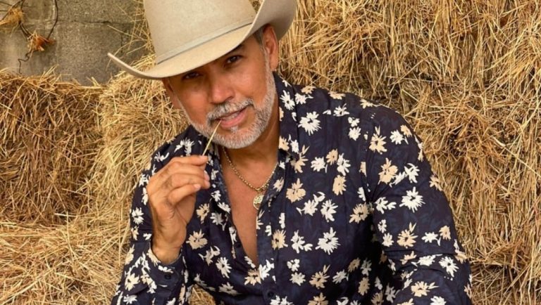 "Cover art for Tenampa's new single "100 Años"