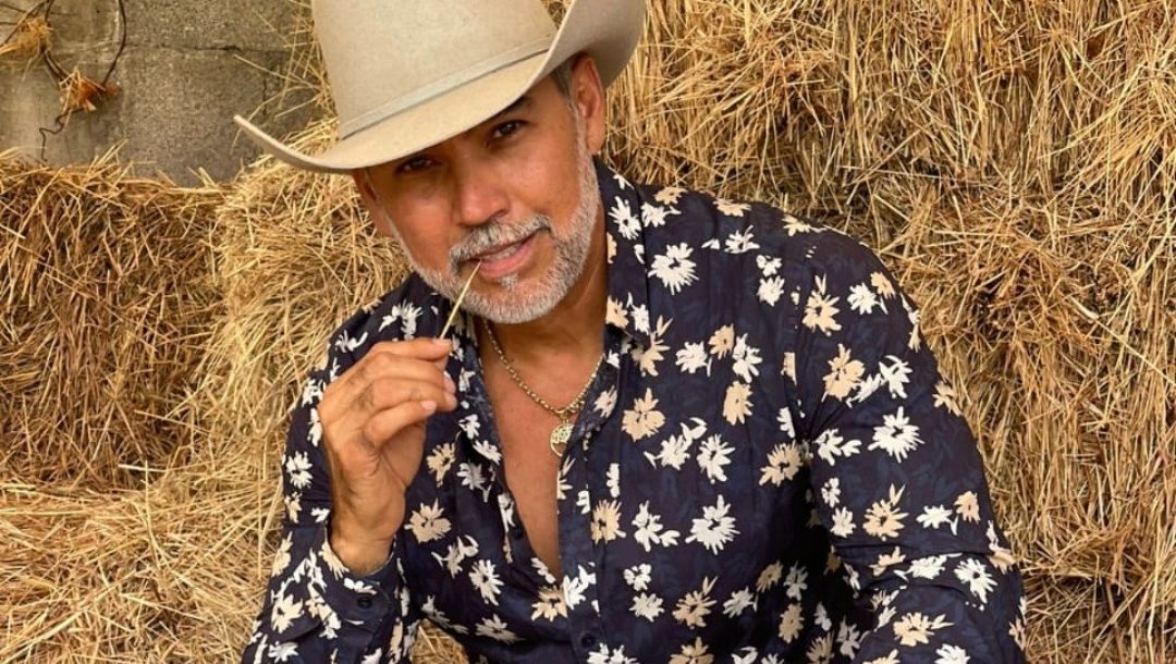 "Cover art for Tenampa's new single "100 Años"