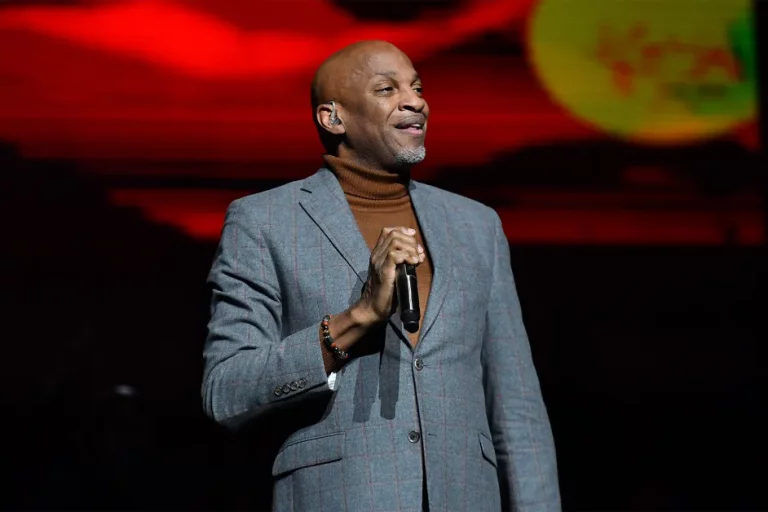 donnie-mcclurkin-fox-theater-2022-mothers-day-celebration-billboard-1800