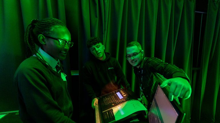 students-take-part-in-technical-theatre-workshop-at-boa-academy-in-birmingham-on-thu-16th-november-photographer-victor-frankowski