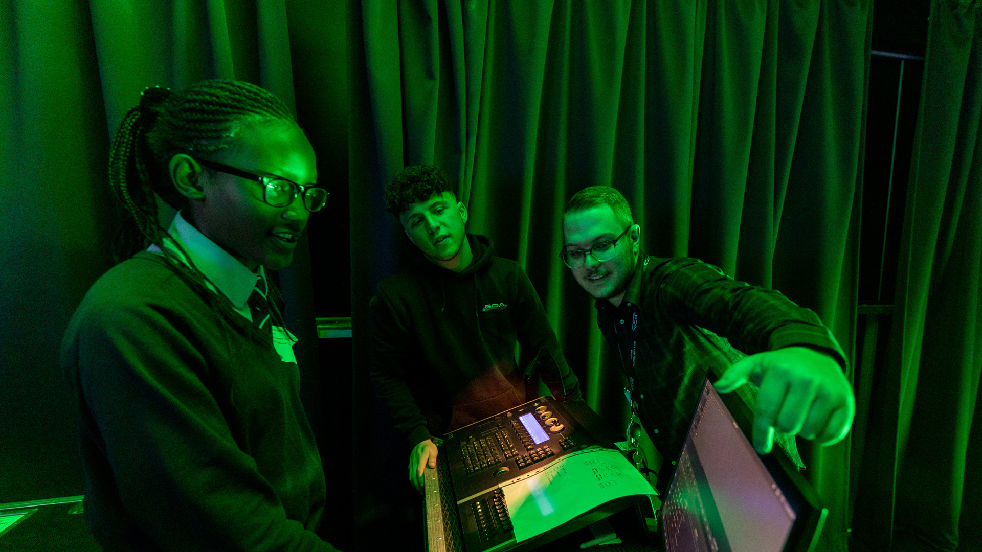 students-take-part-in-technical-theatre-workshop-at-boa-academy-in-birmingham-on-thu-16th-november-photographer-victor-frankowski