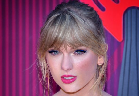 1920px-Taylor_Swift_2019_by_Glenn_Francis